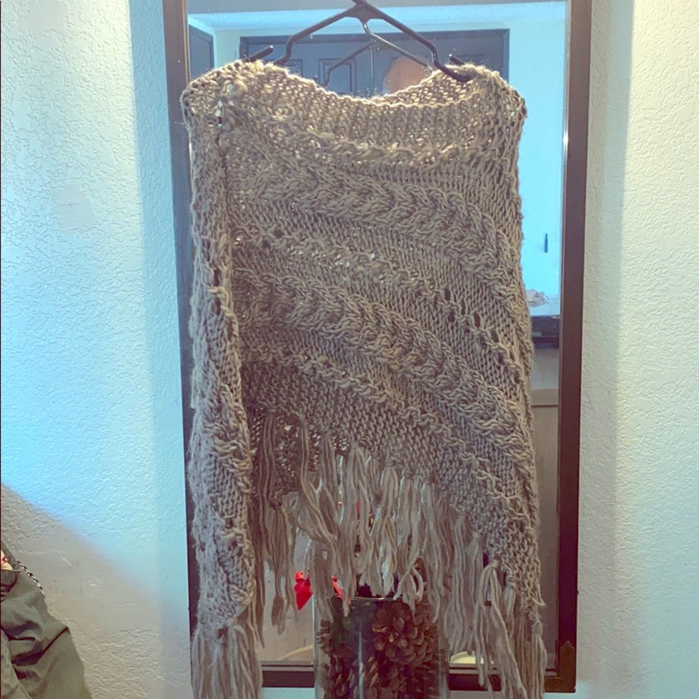 WOMEN KNITTED SHAWL
